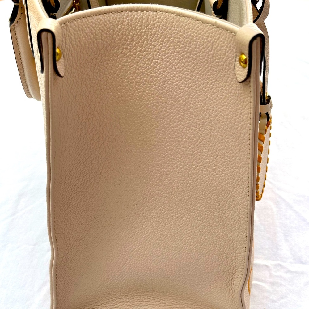LOUIS VUITTON “ON THE GO” MM LIMITED EDITION. 🔥🔥🔥 - Picture 9 of 15